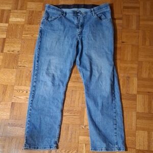 Wrangler Men's Relaxed Fit Blue Jeans